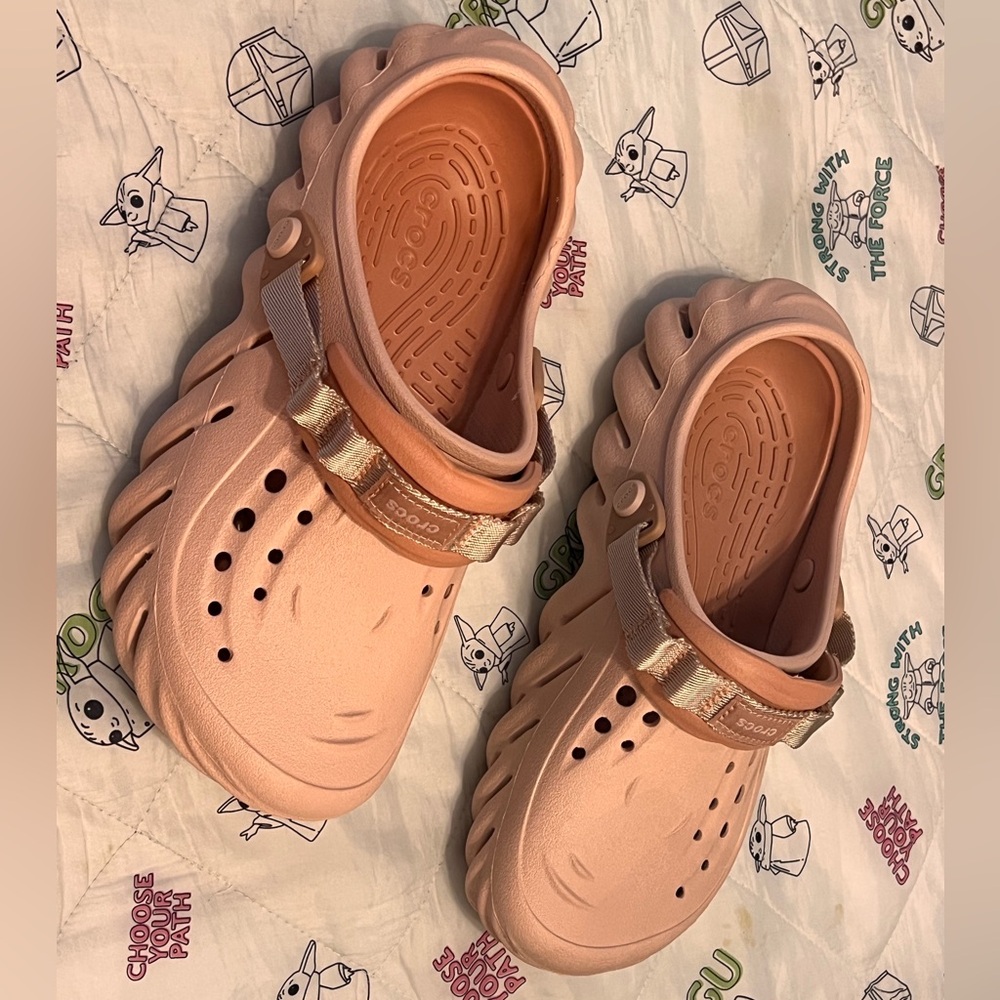 CROCS Women's Coral Sandals - Picture 3 of 5